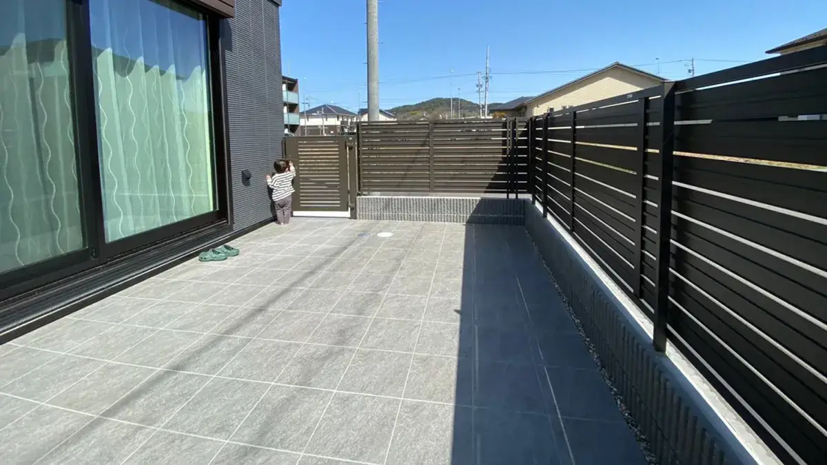 新築外構タイルデッキ施工例