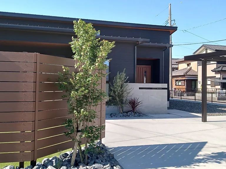 新築外構施工事例駐車場＆フェンス