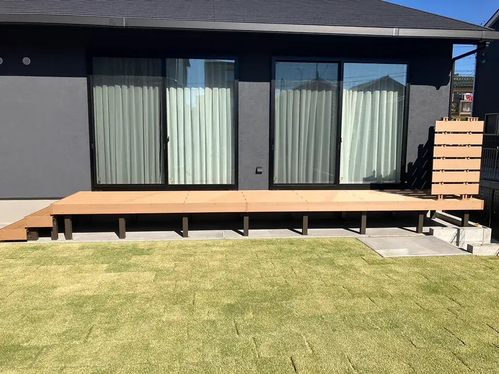 樹脂ウッドデッキ+ステップ施工例