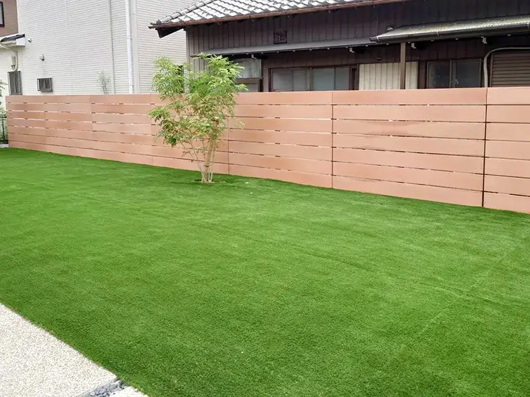 庭前目隠しフェンス施工例