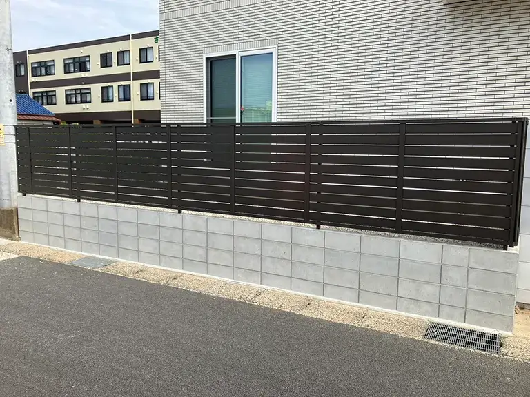 高さが足りない目隠しフェンス