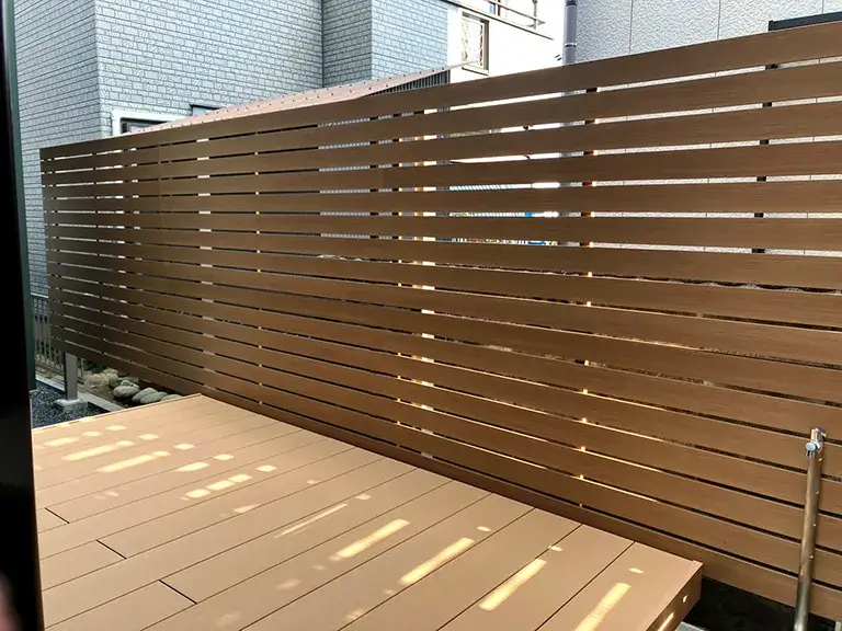 採光性の悪い高さのある目隠しフェンス