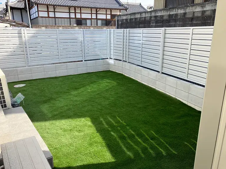 庭まわり目隠しフェンス例