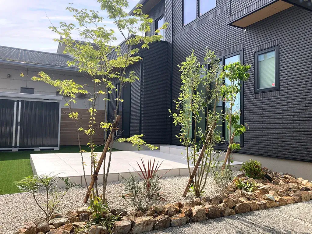 新築外構タイルデッキ施工例