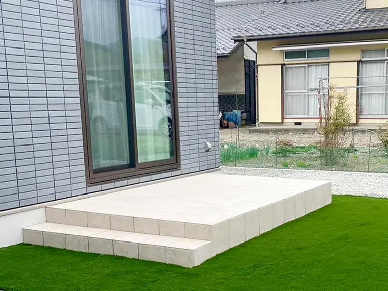 人工芝&タイルデッキ施工例