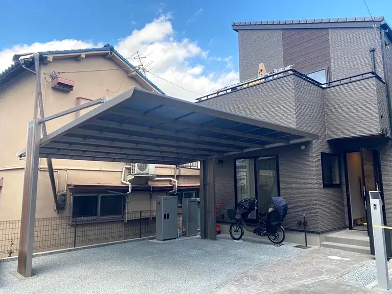 後方支持カーポート施工例