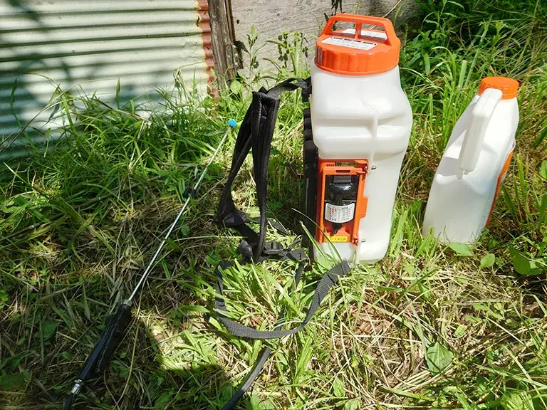 除草剤による除草作業