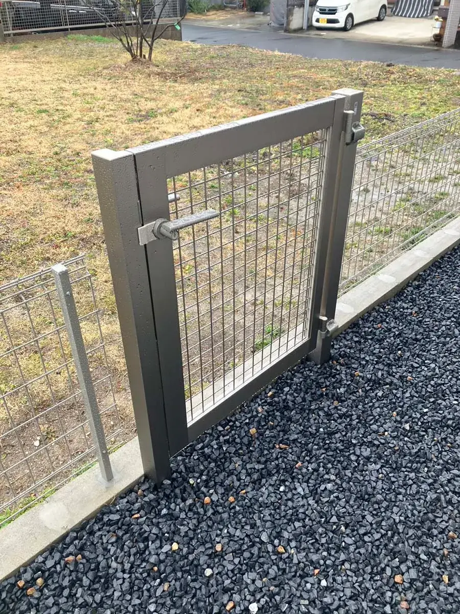 新築外構工事勝手口門扉施工例