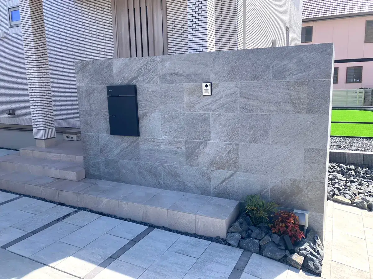 新築外構工事タイル張り門塀施工例