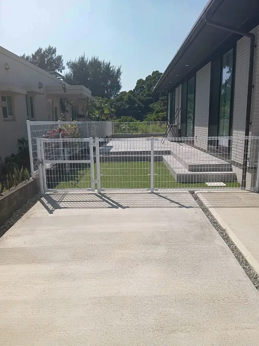 タイルデッキ＆人工芝＆駐車場コンクリート施工例