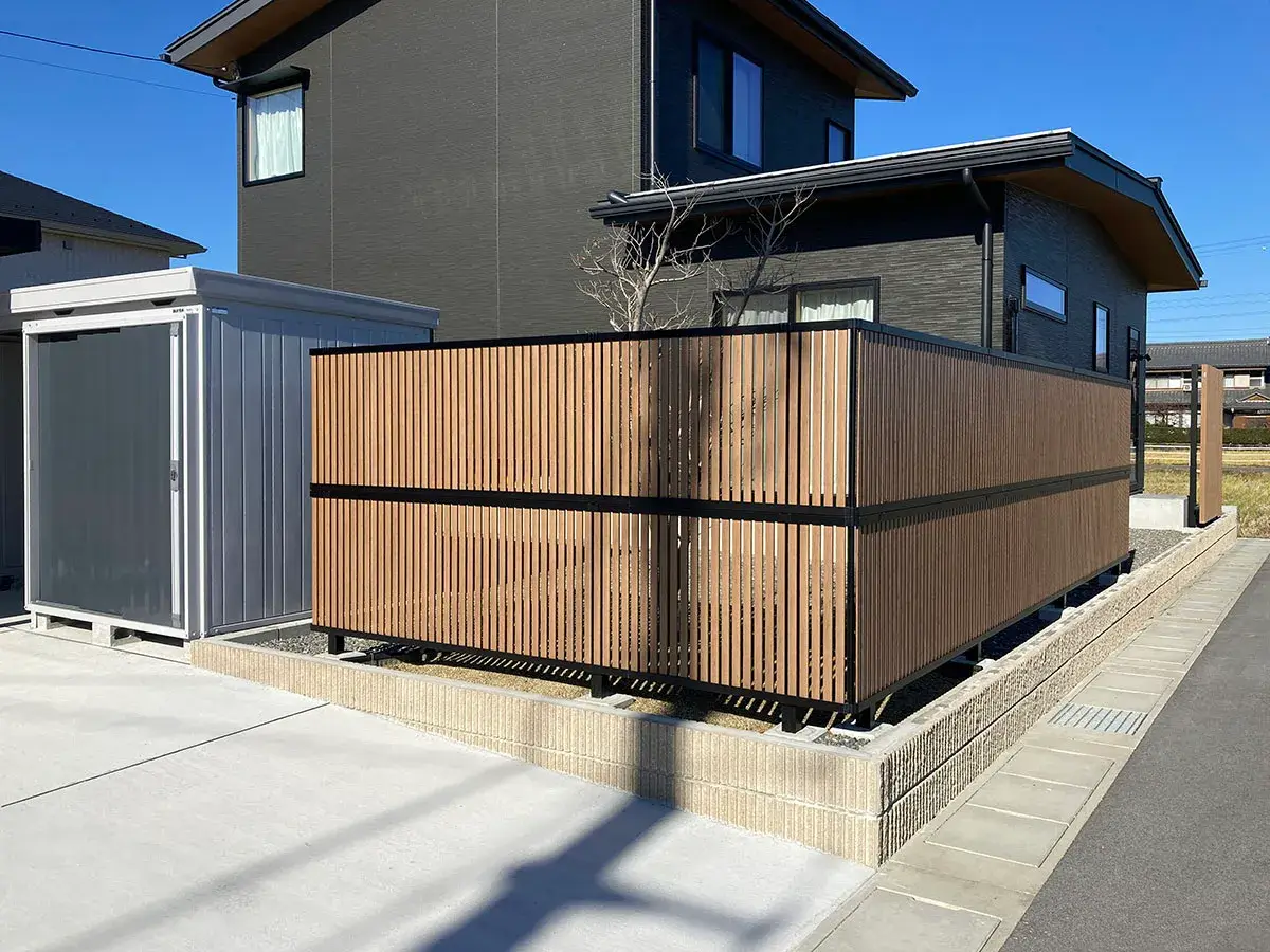 新築外構目隠しフェンス施工例