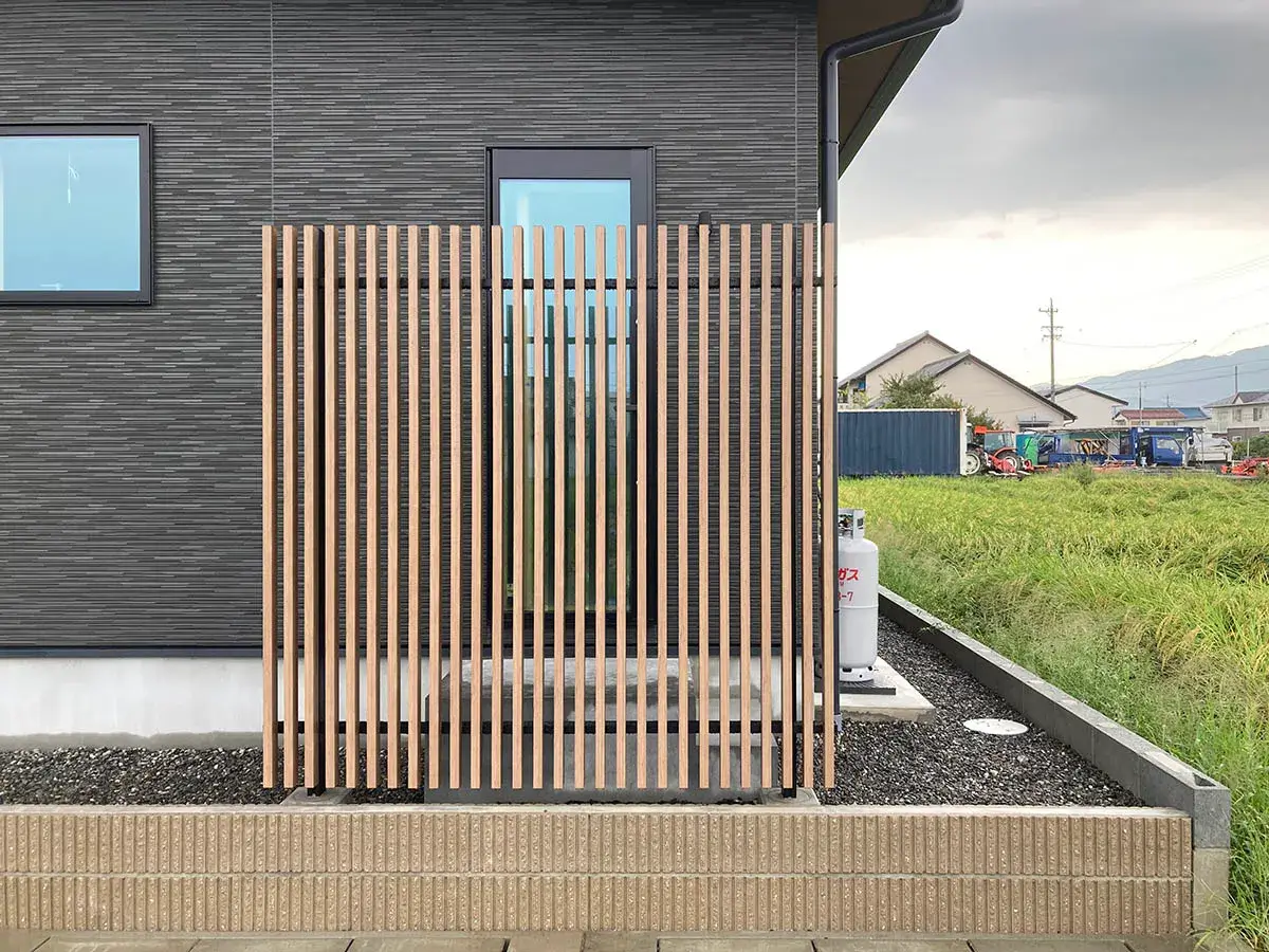 新築外構スリットフェンス施工例