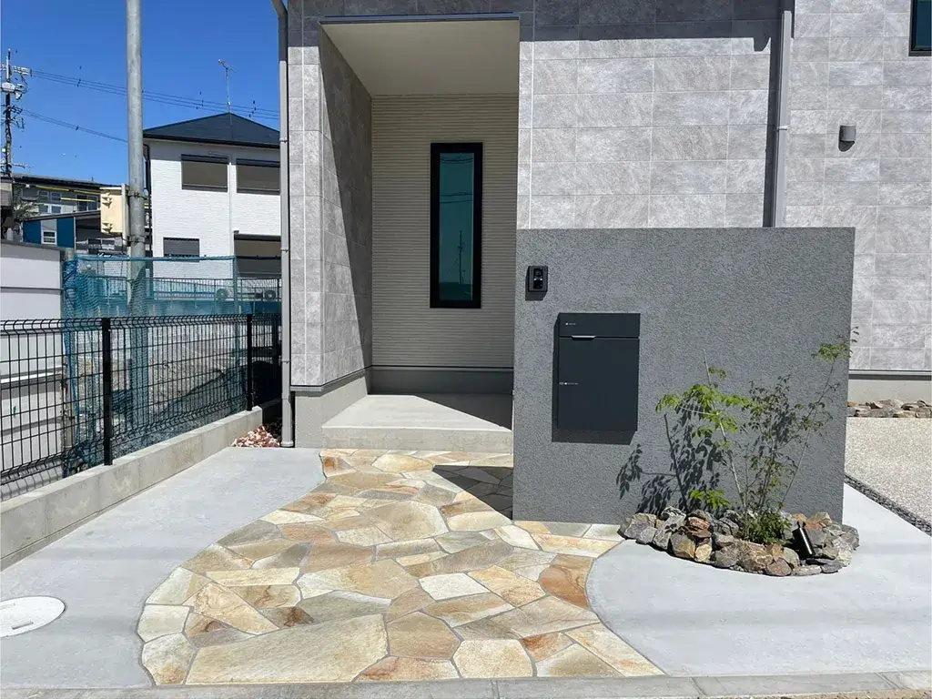 ガーテリア石張り玄関アプローチ施工例