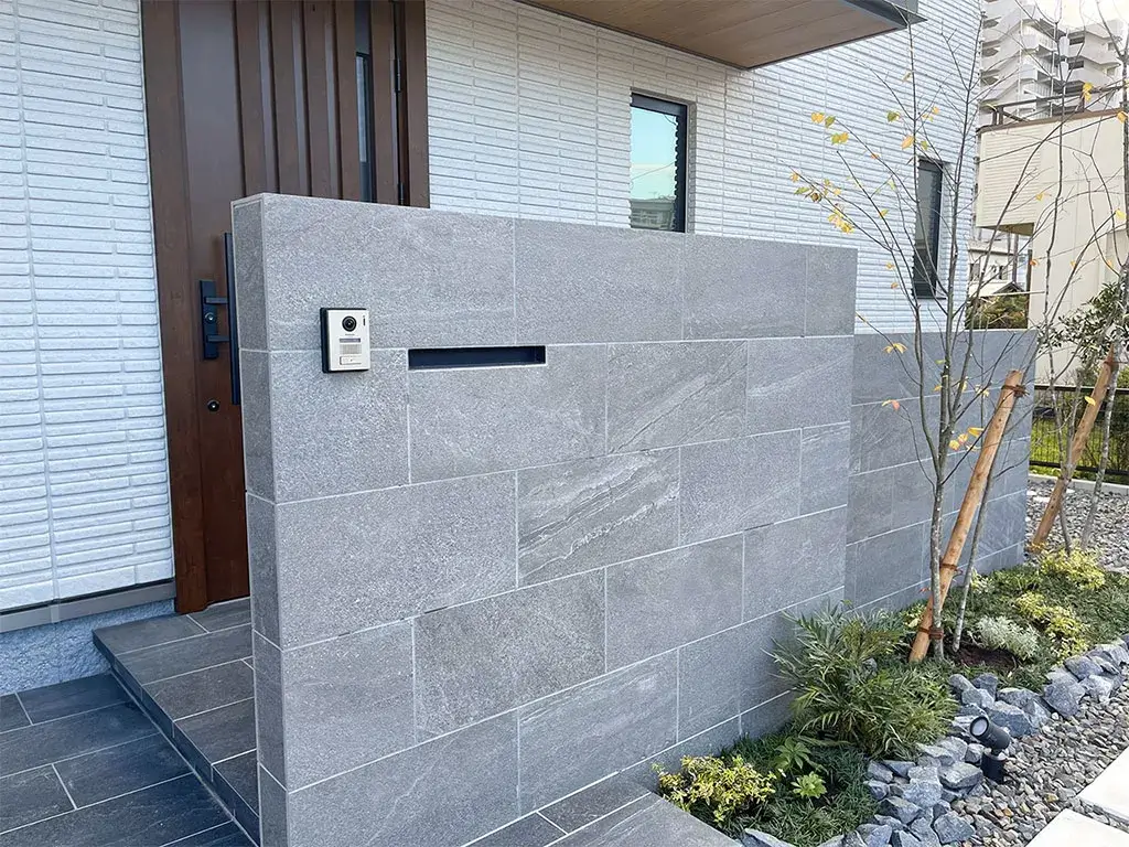 ガーテリアタイル張り造作門袖施工例