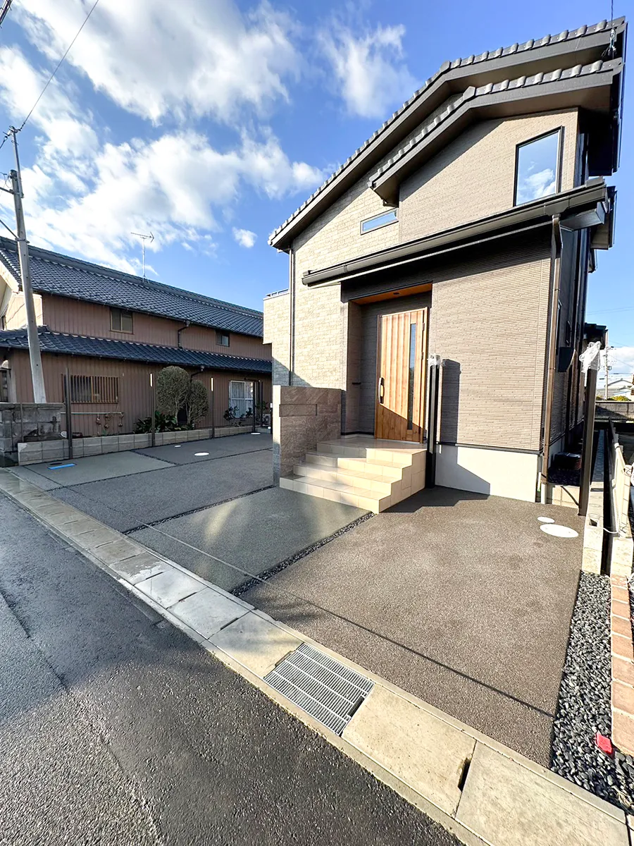 ガーテリア駐車場透水性コンクリート工事施工例