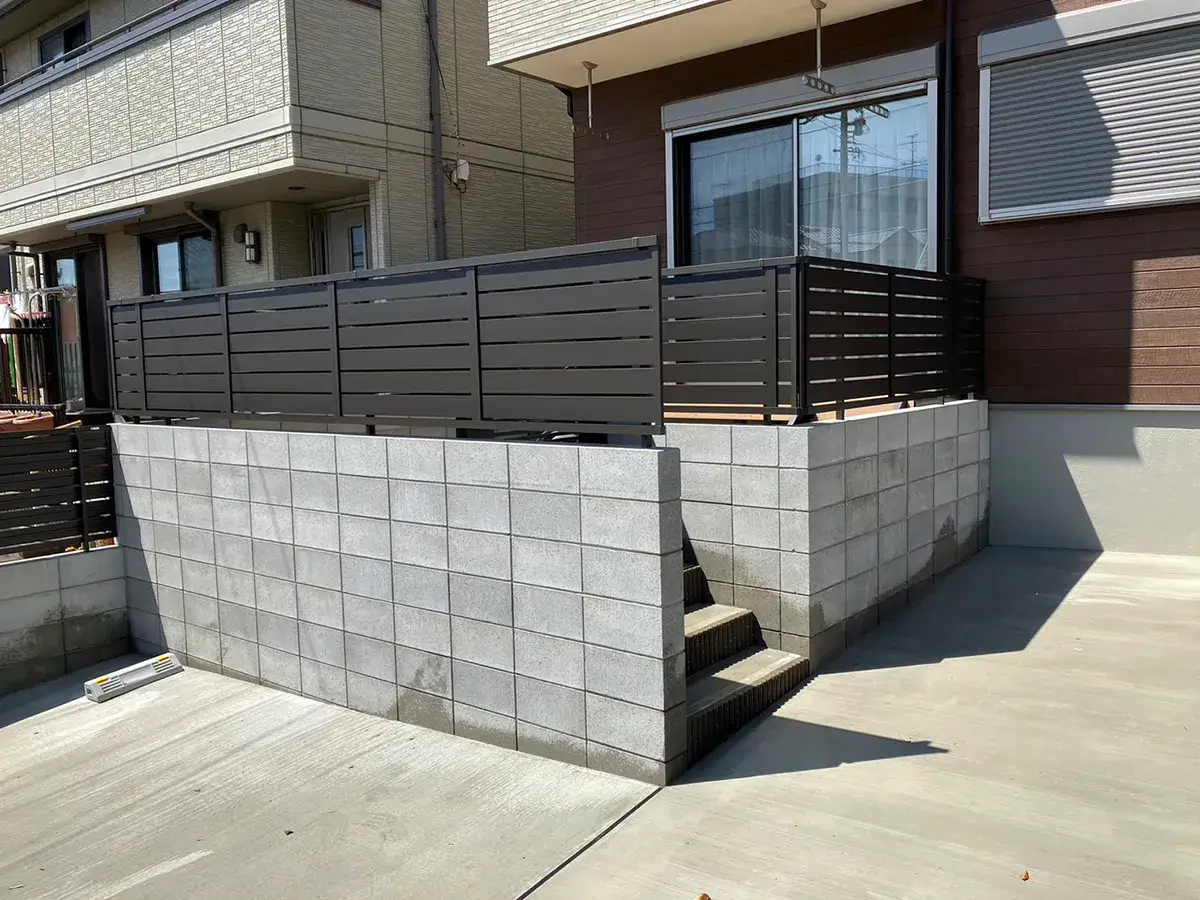 ガーテリアリビング前フェンス施工例