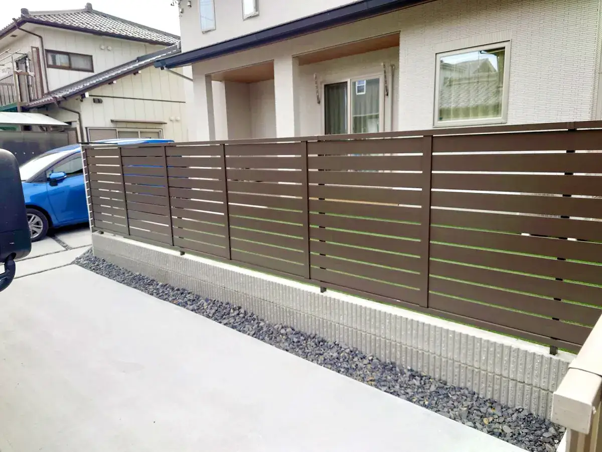 ガーテリアリビング前フェンス施工例