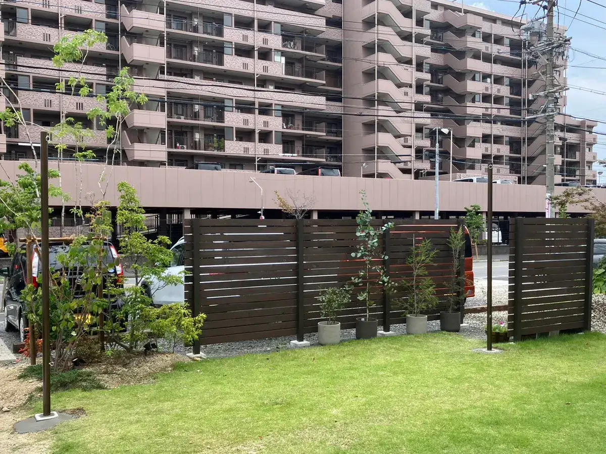 ガーテリア道路前フェンス施工例