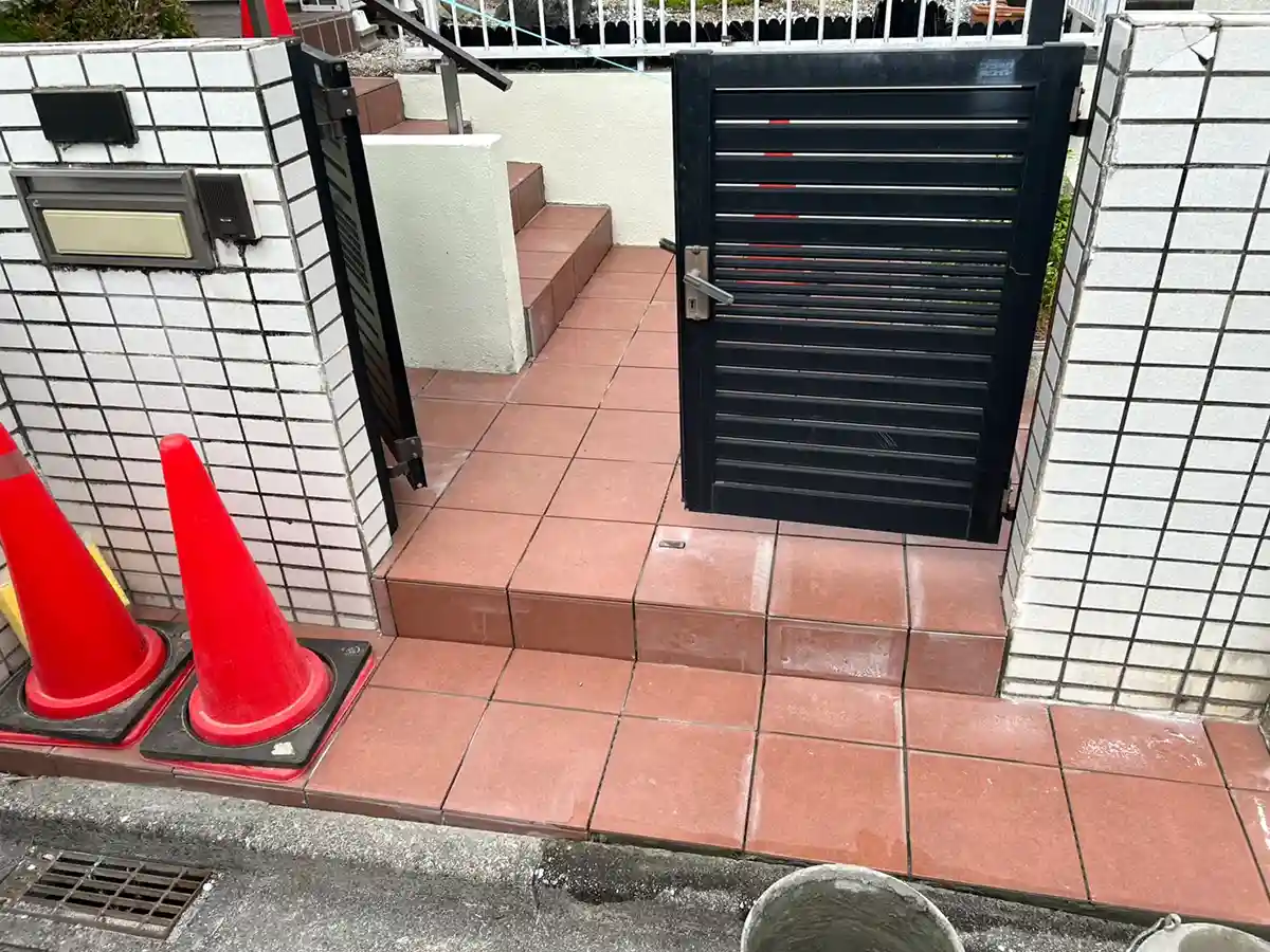 玄関タイル張り替え工事施工例