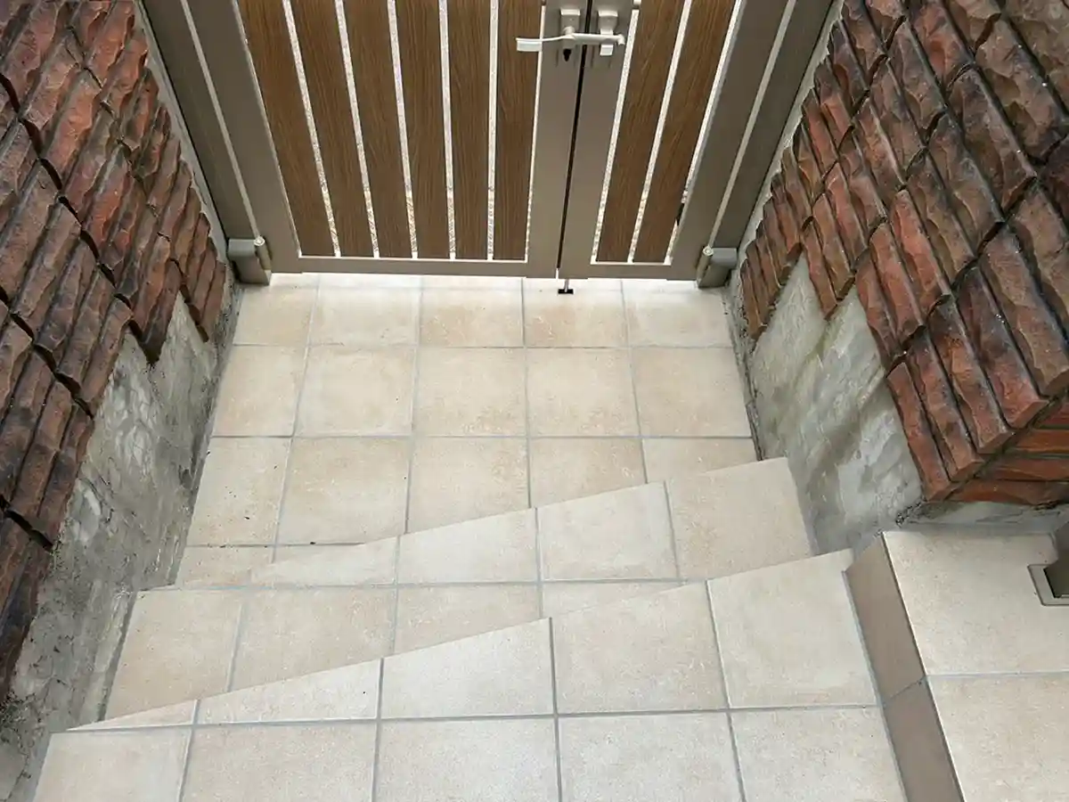 アプローチタイル張り替え工事施工例