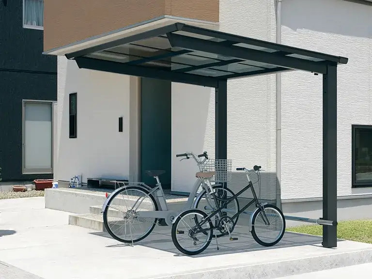 三協アルミサイクルポート／セルフィ