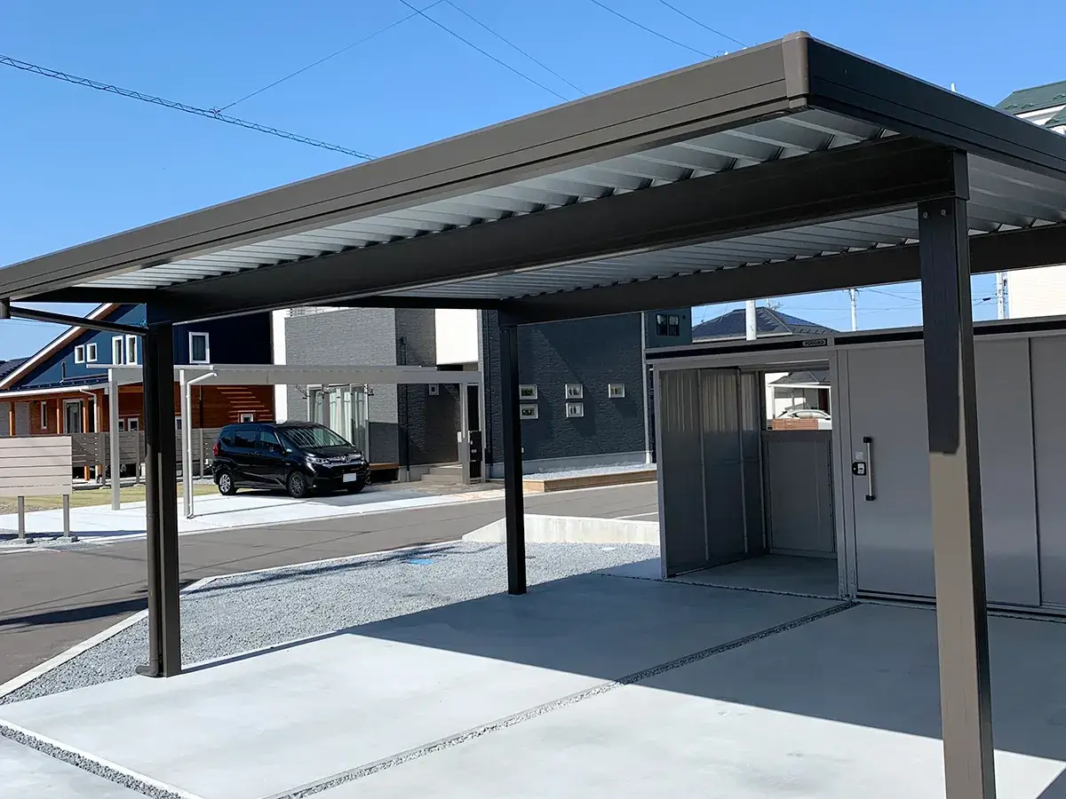 耐雪・耐風圧性能の高い折半カーポート施工例
