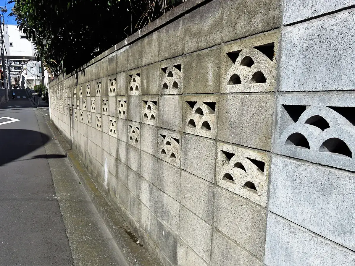 倒壊危険のある高さのあるブロック塀