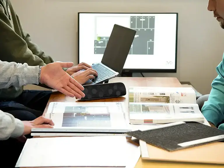 瀬戸店打ち合わせ風景