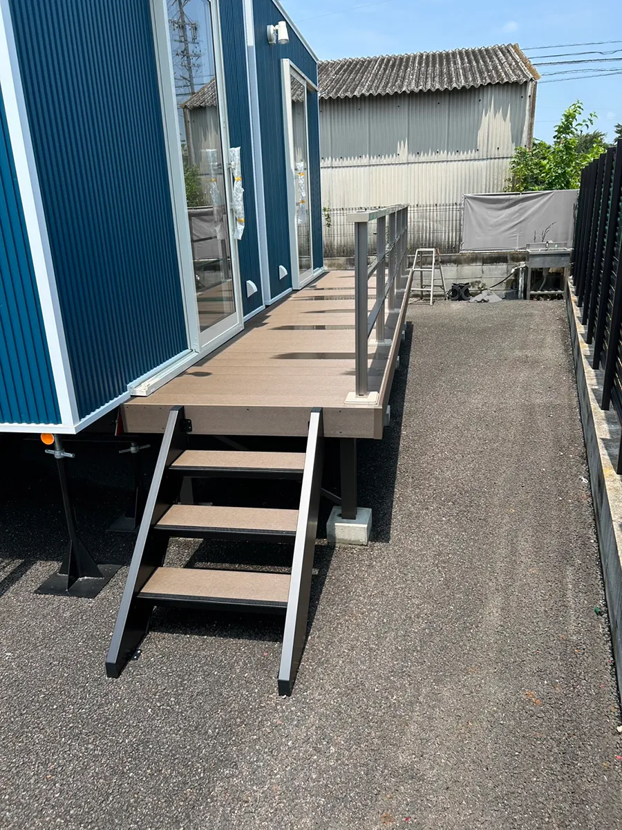 コンテナハウスウッドデッキ工事施工例
