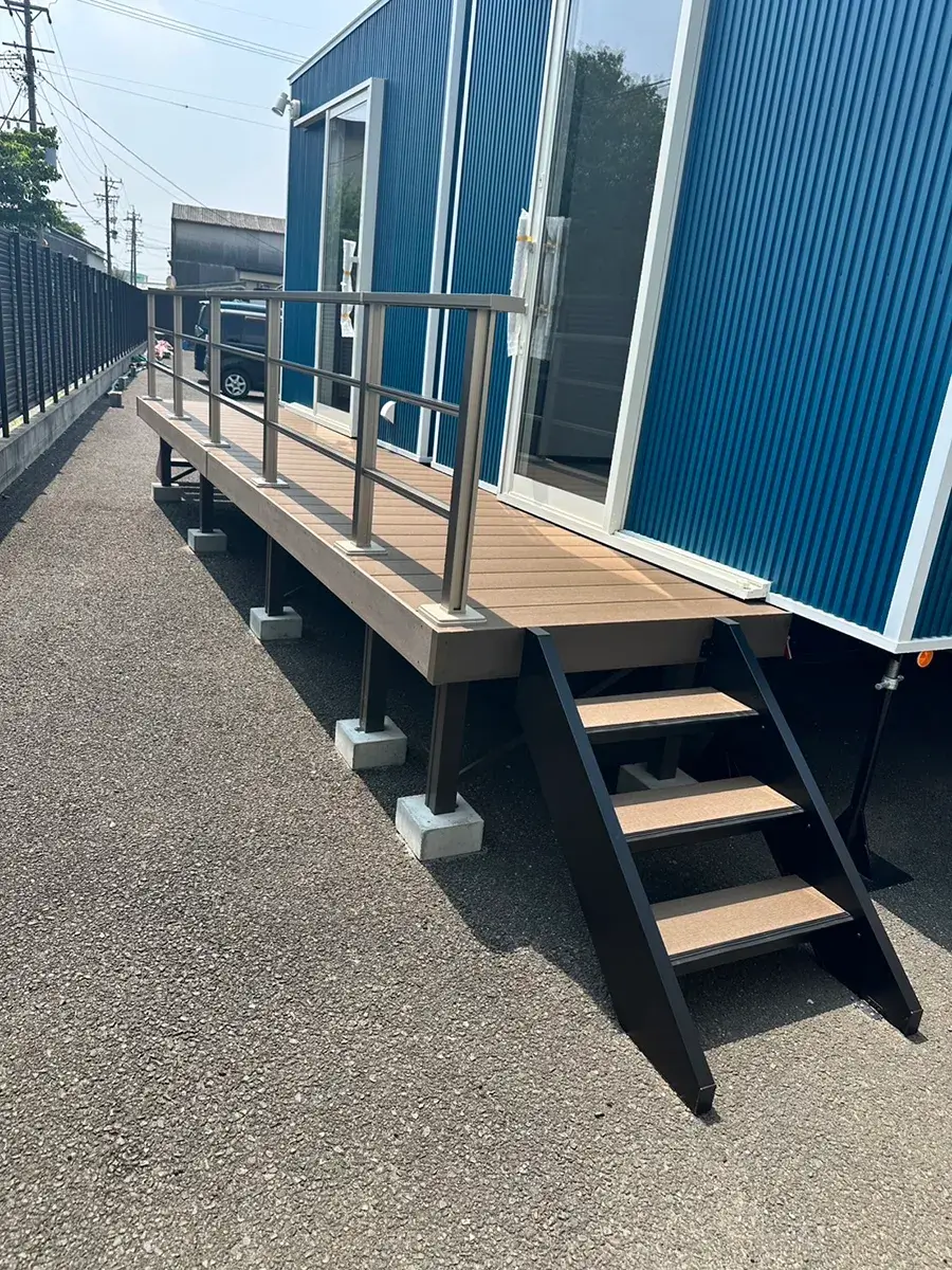 コンテナハウスウッドデッキ工事施工例