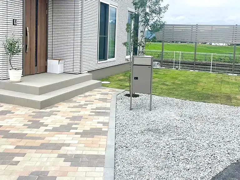 ガーテリア玄関アプローチインターロッキング工事施工例