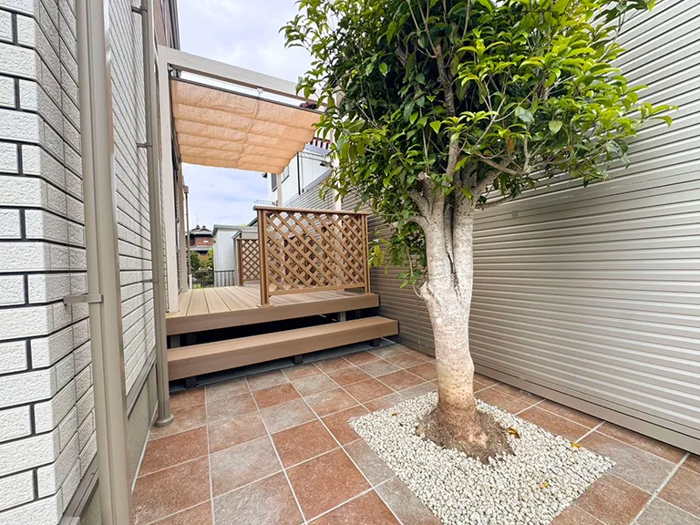 ガーテリアリビング前に設置したテラス屋根施工例