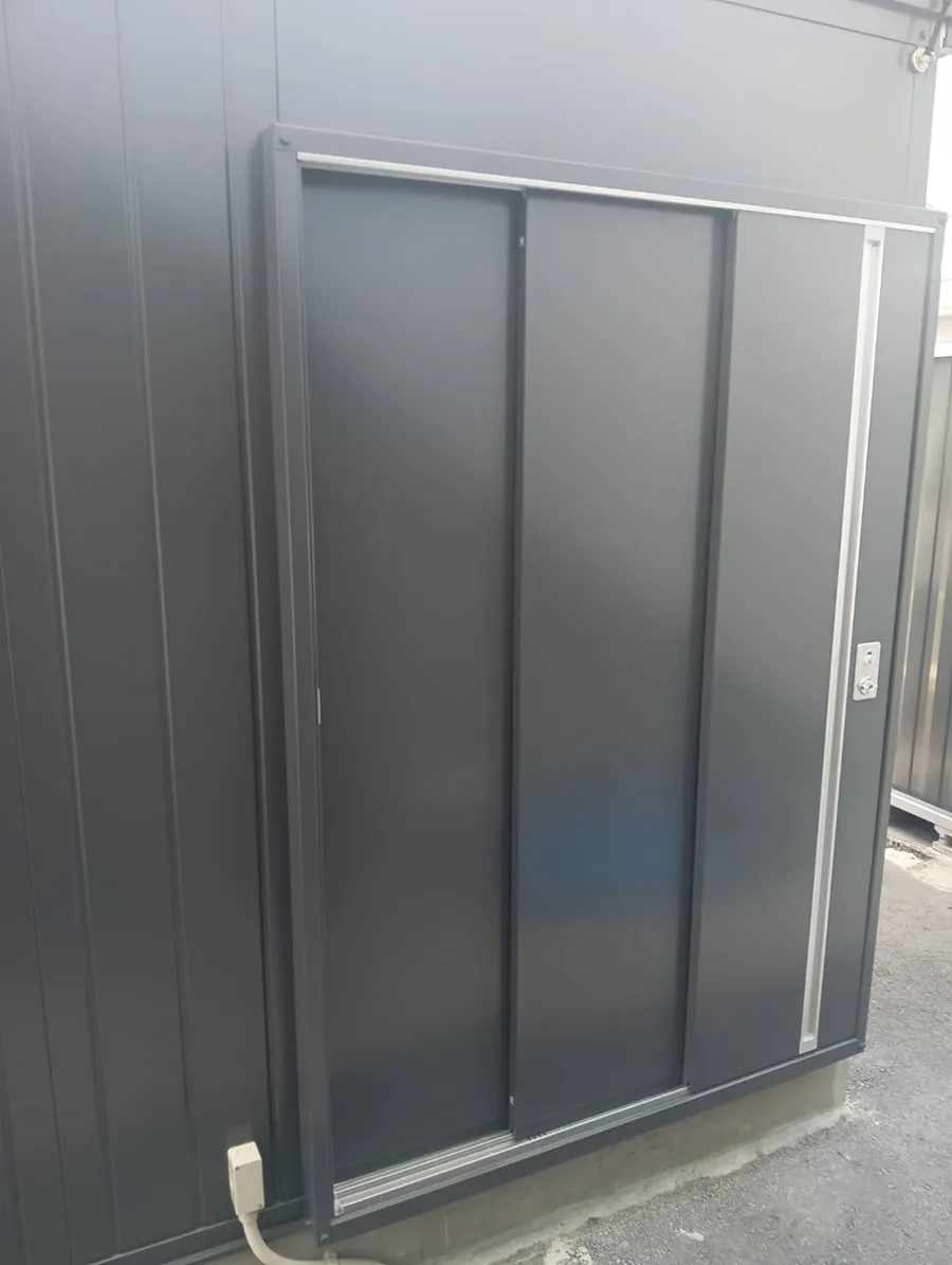 ガーテリア稲葉製作所バイクガレージ引き戸工事施工例