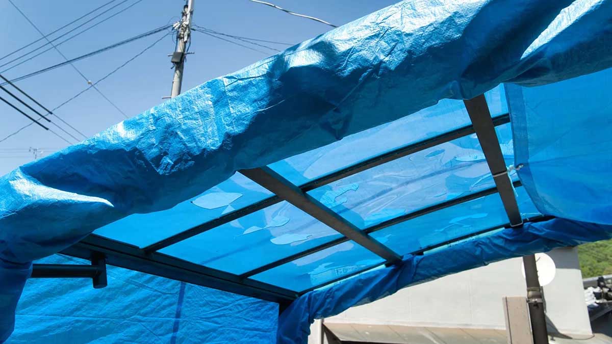 台風で破損したカーポート例