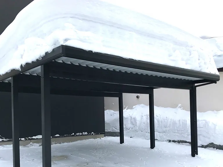 寒冷地の折半カーポート積雪例