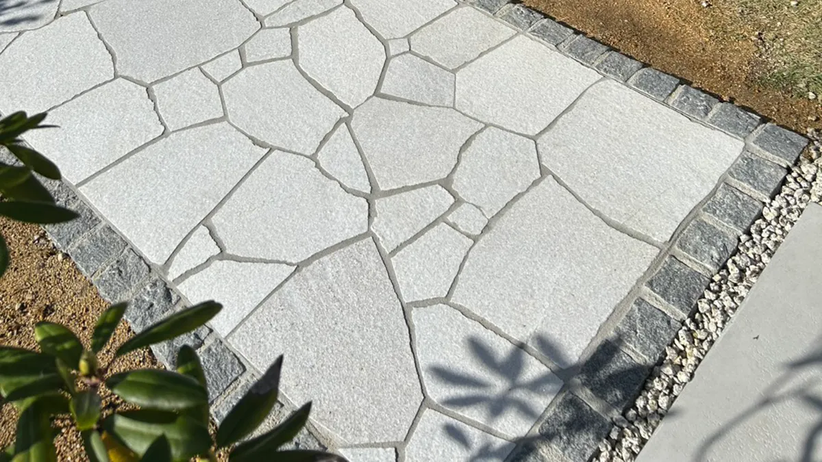 ガーテリア乱形石アプローチ工事施工例