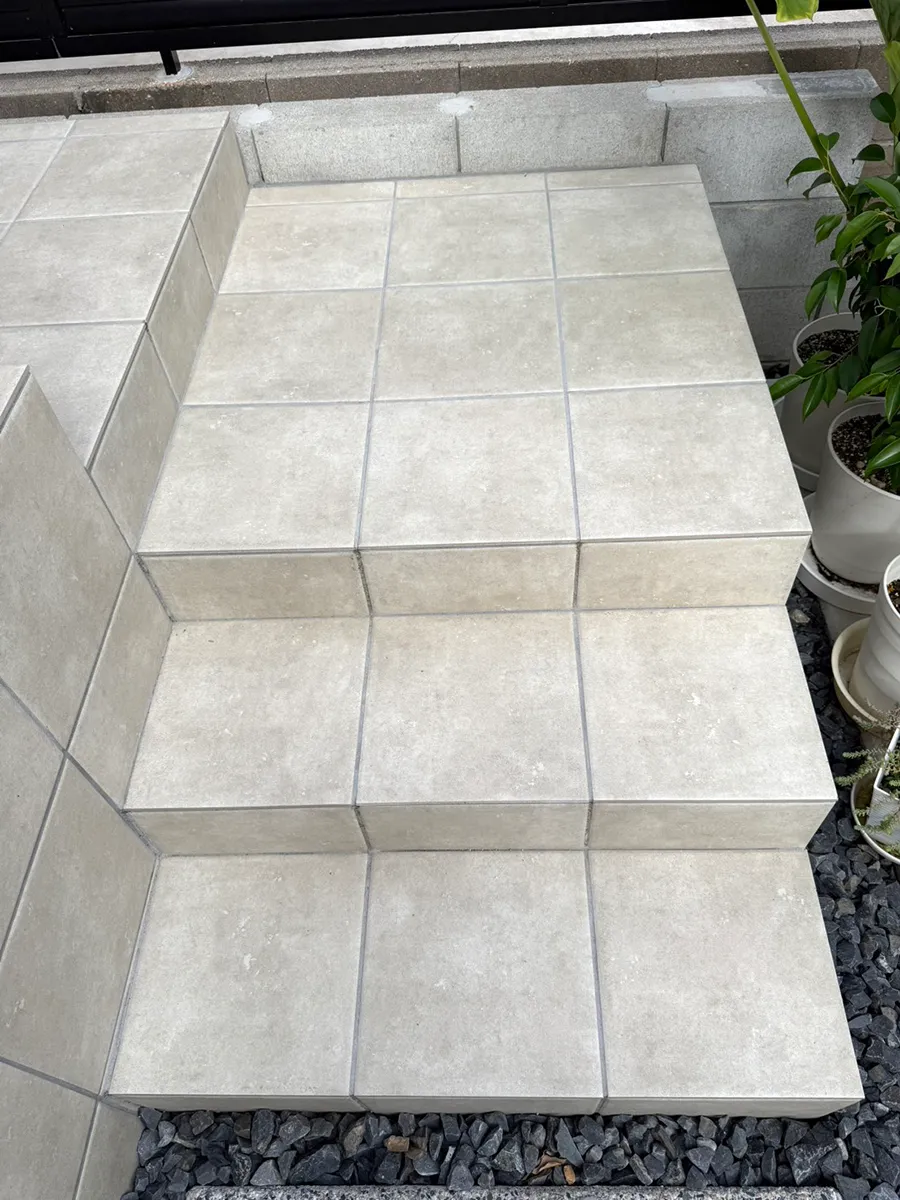 ガーテリア玄関アプローチタイル張り施工例