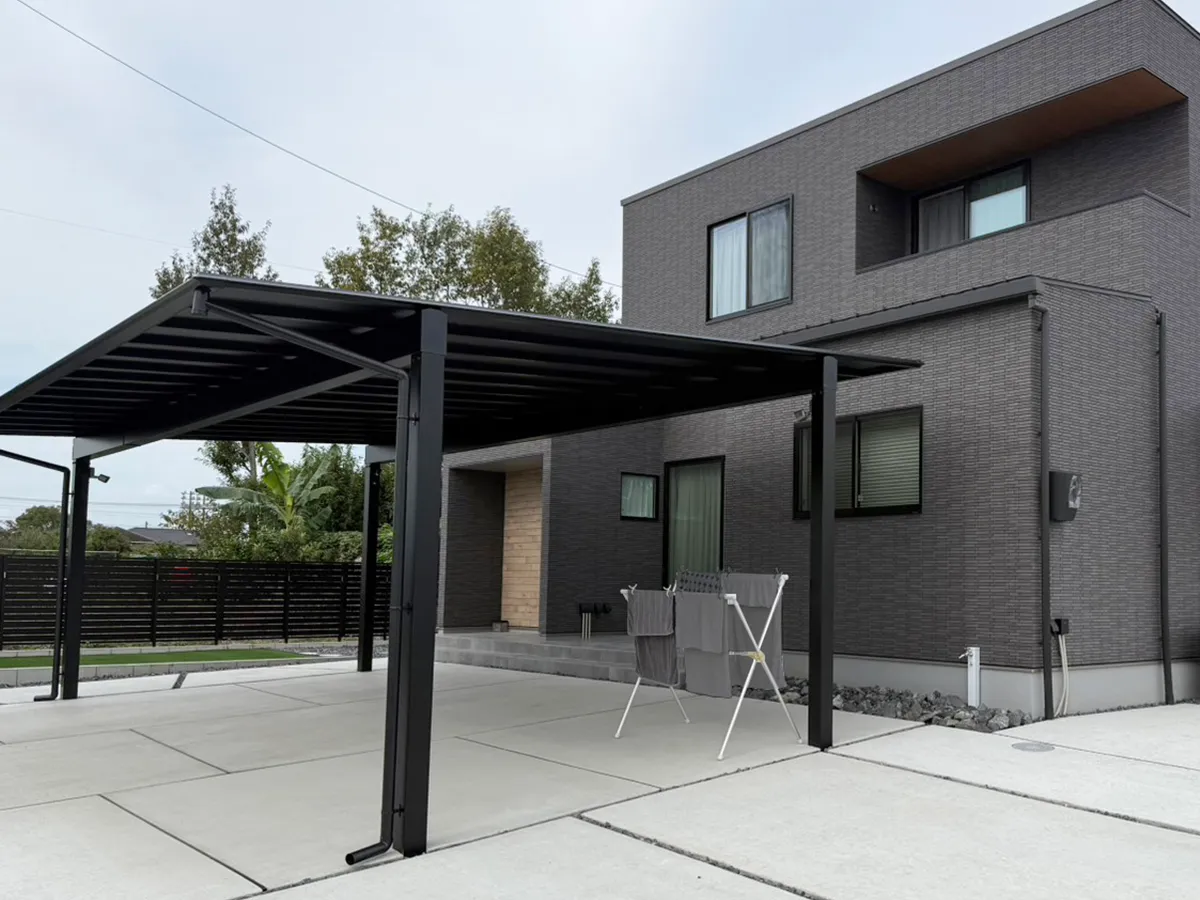 ガーテリアブラックポリカカーポート:三協アルミ/スカイリード施工例