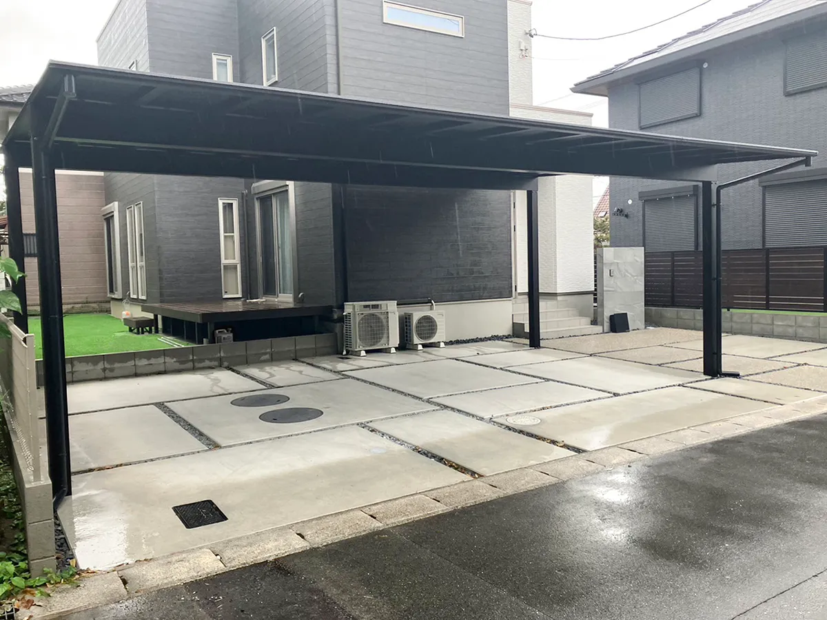 ガーテリアブラックポリカカーポート:YKK AP/エフルージュ施工例