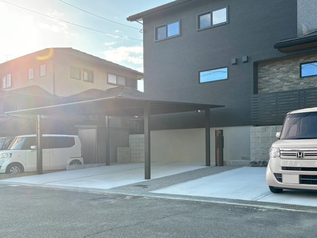 ガーテリアブラックポリカカーポート:YKK AP/エフルージュ施工例