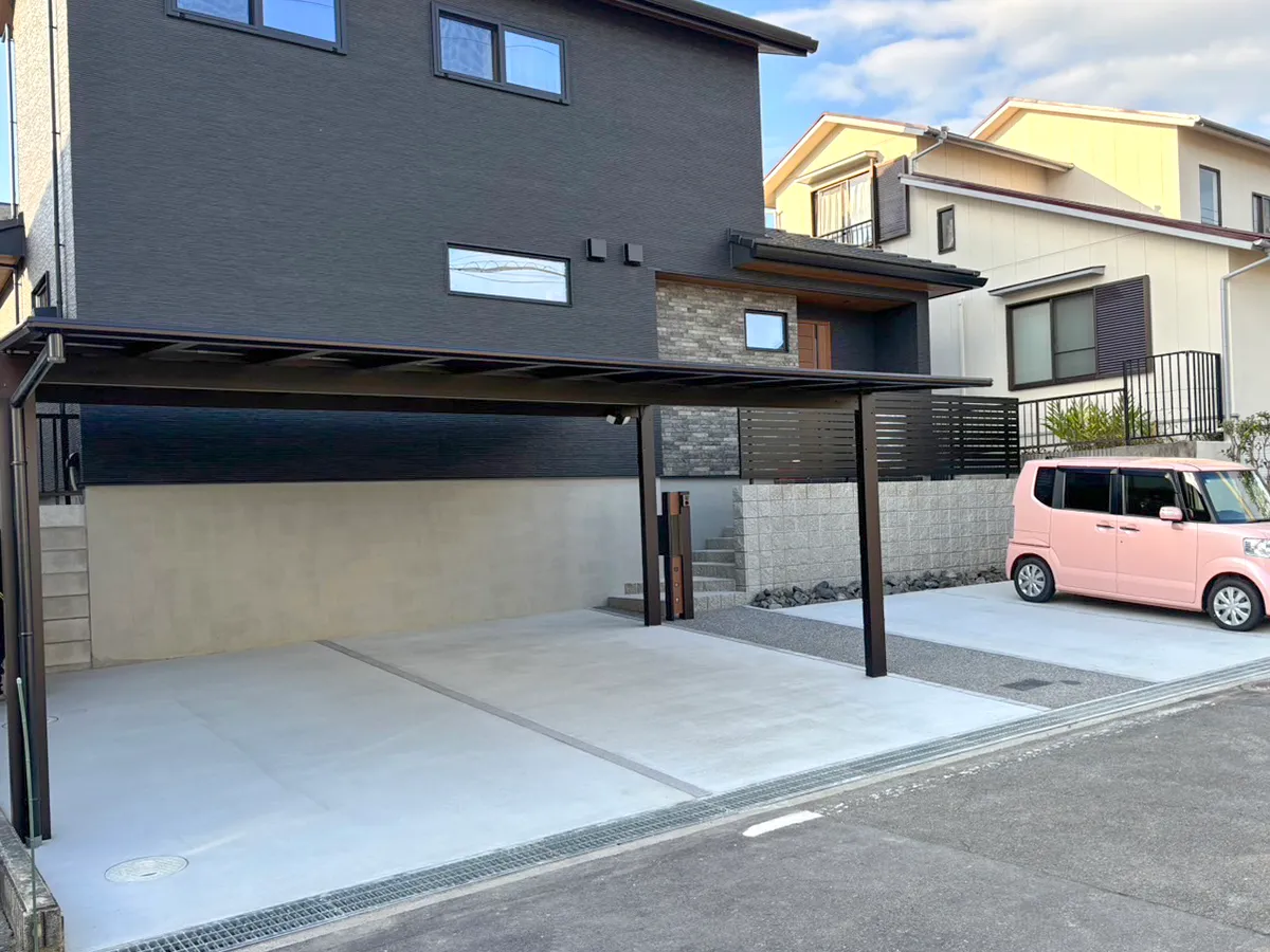 ガーテリアブラックポリカカーポート:YKK AP/エフルージュ施工例